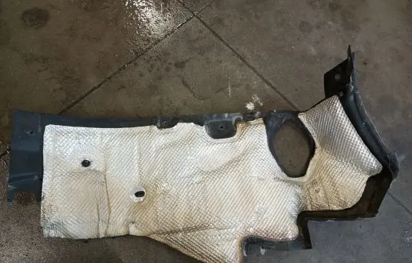 Jeep Grand Cherokee Heat shield in engine bay 