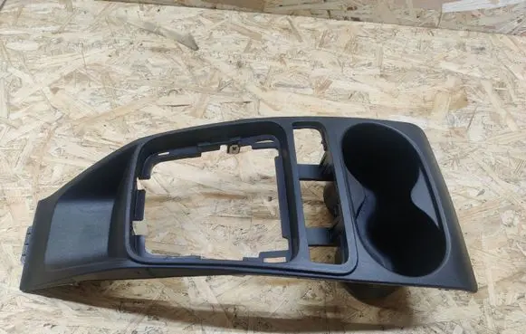 Cup holder front