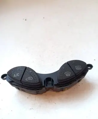 Ford Focus Windscreen/window heater switch 98AG19A945CH 100204
