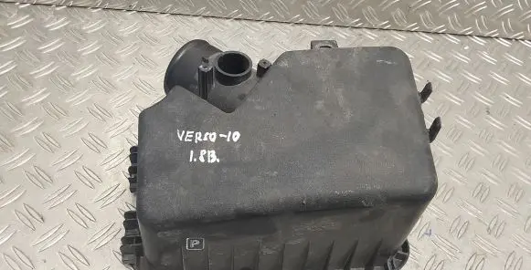 Toyota Verso Air filter box cover 