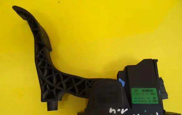Skoda Fabia Mk1 (6Y) Accelerator throttle pedal 0280752215