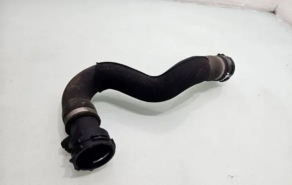 Engine coolant pipe/hose