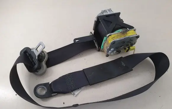 Toyota Urban Cruiser (XP110) Front seatbelt