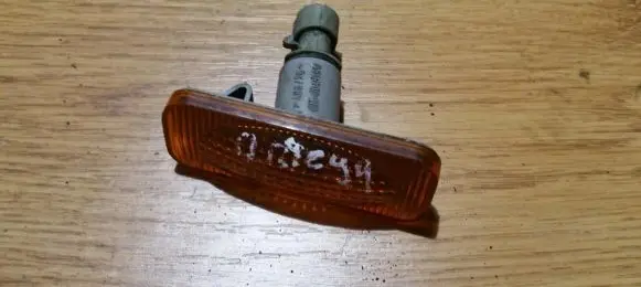 Opel Omega B1 Front fender indicator light 90457814