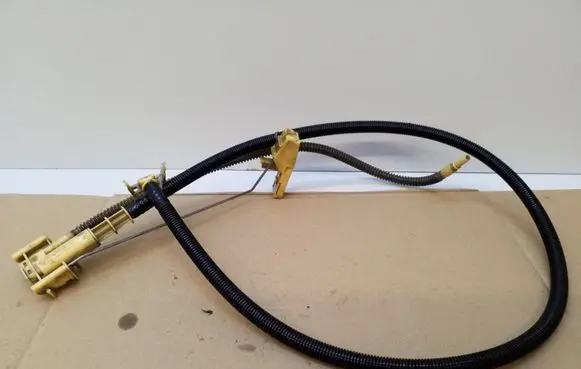Volkswagen Touareg I Fuel line pipe 7L6919715 229020005 81115755