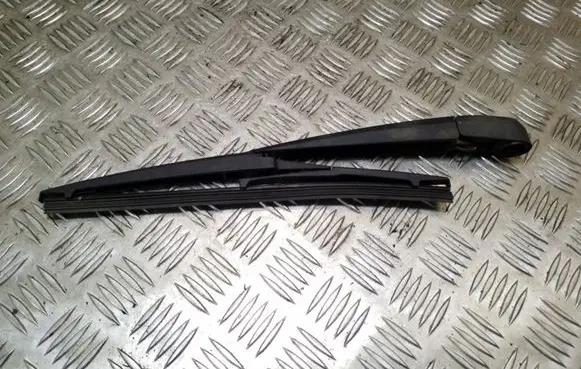 Toyota RAV 4 (XA20) Rear wiper blade arm