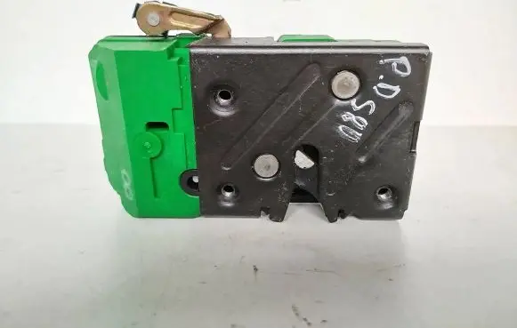 Volvo S80 Front door lock 8650551