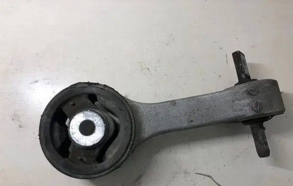 Honda Civic Engine mount bracket