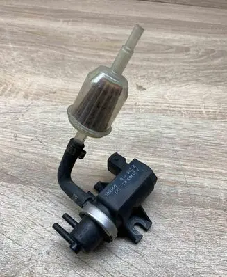 BMW 5 E39 Turbo solenoid valve 72190323 2246175