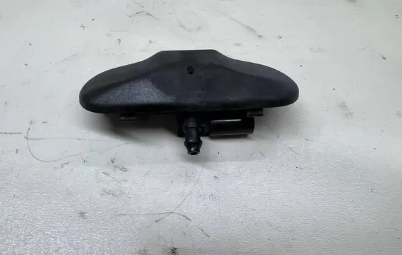Windshield washer spray nozzle