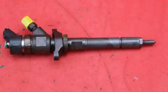 Ford Focus C-MAX Fuel injector 0445110239