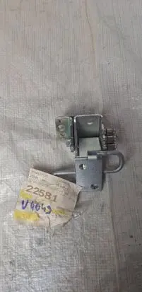 Volkswagen PASSAT CC Front door upper hinge 3C8831412C