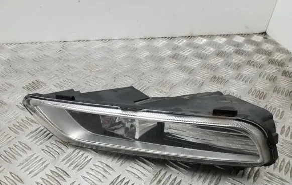Volkswagen PASSAT B7 Front fog light