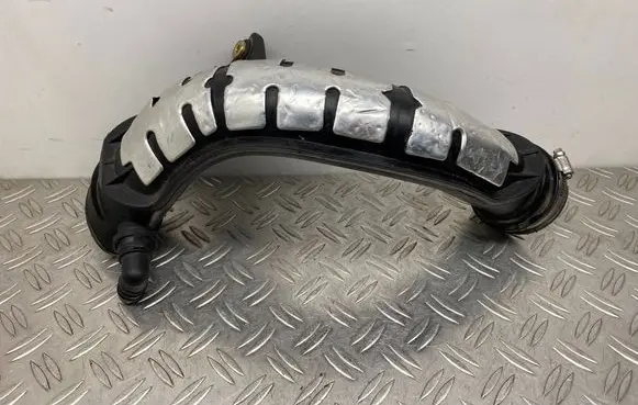 Air intake hose/pipe