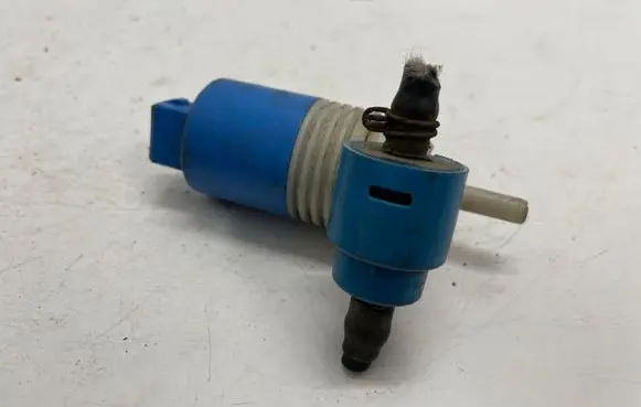 Opel Astra J Windscreen/windshield washer pump