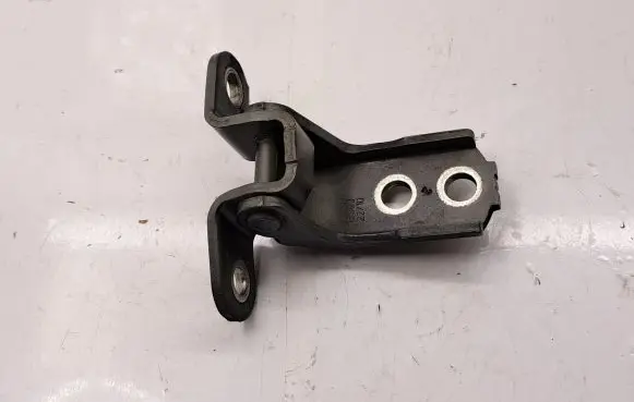 Toyota Avensis T270 Front door upper hinge 6872002060