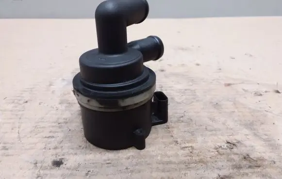 Volkswagen Touran II Electric auxiliary coolant/water pump 5N0965561A