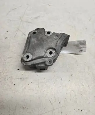 Peugeot 307 Engine mounting bracket 9628311880
