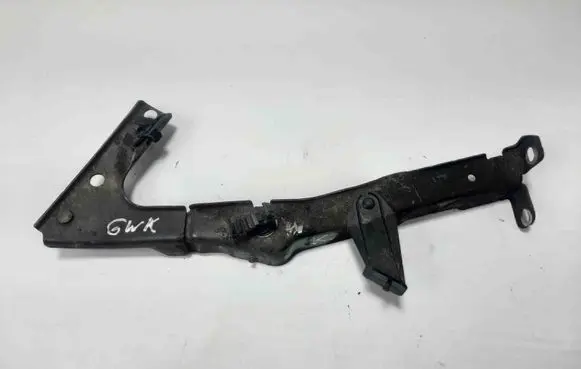 Audi A5 Sportback 8TA Fender mounting bracket 8T0821135C