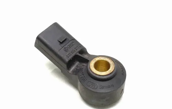 Volkswagen Golf IV Detonation knock sensor 030905377C 0261231146