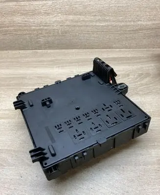 Opel Vectra C Fuse module 13205776 519164008