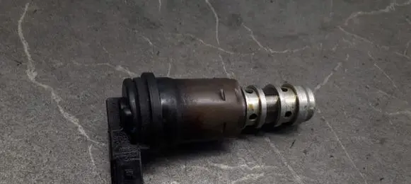 BMW 1 E81 E87 Camshaft vanos timing valve 1707323-13