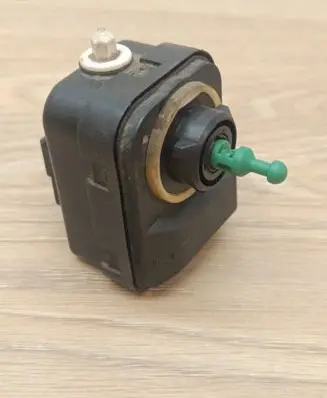 Volvo XC90 Headlight level adjustment motor 