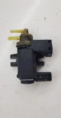 Volkswagen Touran II Turbo solenoid valve 8K0906627