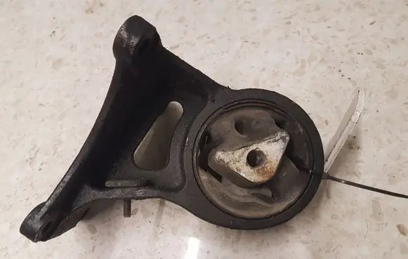 Jeep Grand Cherokee (WJ) Engine mount bracket 52059051