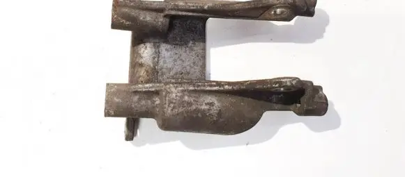 Subaru Legacy Engine mounting bracket