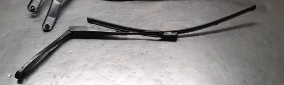 Mercedes-Benz E W212 Front wiper blade arm A2128201644