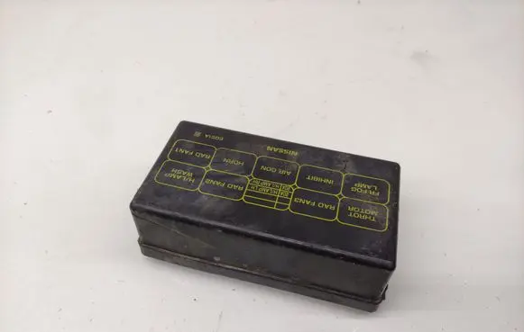 Nissan X-Trail T30 Fuse box cover