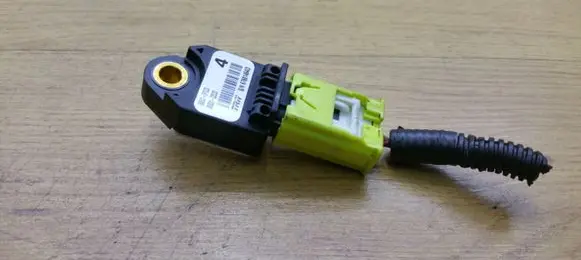 Lexus IS 220D-250-350 Airbag deployment crash/impact sensor 898310P020 8983122020