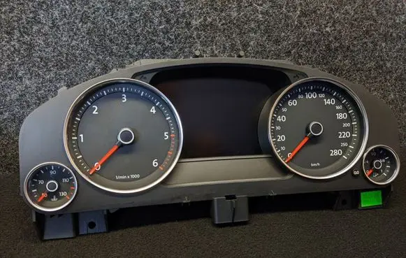 Volkswagen Touareg II Speedometer (instrument cluster) 7P6920880P