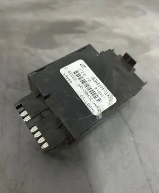 Jeep Grand Cherokee Window wiper relay 654014 56007192