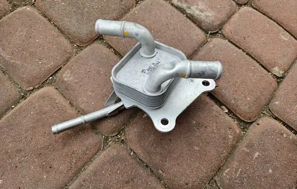 Toyota Camry VIII XV70 Engine oil radiator OPELCZESCI.com-E5