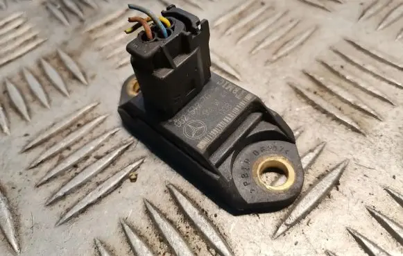 Mercedes-Benz S W220 Airbag deployment crash/impact sensor 0025427018