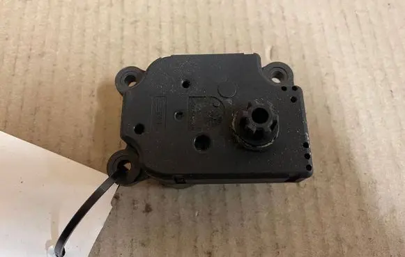 Audi A4 S4 B6 8E 8H Air flap motor/actuator 8E2820511 663823VC