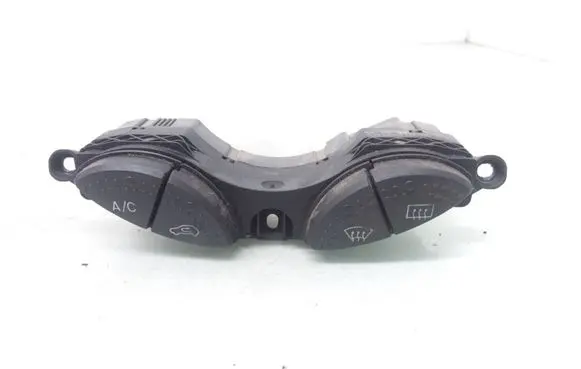 Ford Focus Windscreen/window heater switch 98AG19A945CF