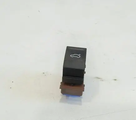 Volkswagen PASSAT B7 Tailgate opening switch 