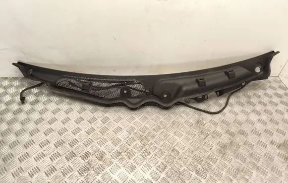 Mercedes-Benz C W204 Wiper trim 204830901