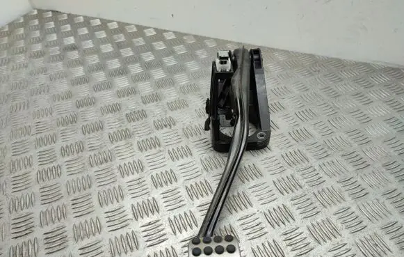 Mercedes-Benz A W176 Brake pedal A2462900019