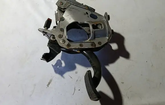 Infiniti G37 Brake pedal 465011NW0B