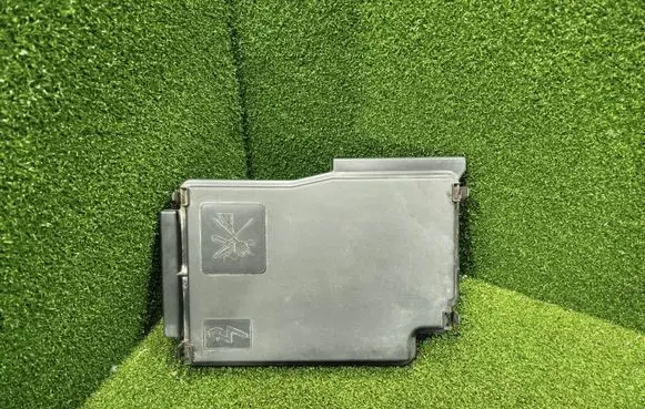 Opel Vivaro Fuse box cover 243121532R 93452998 2994000