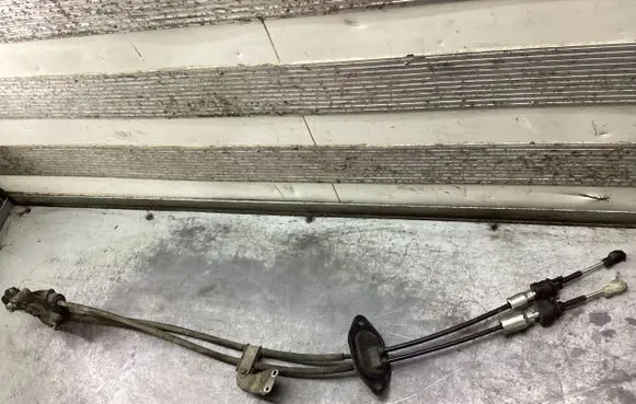 Honda CR-V Gear shift cable linkage 