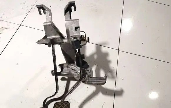 Audi 80 90 S2 B4 Clutch pedal 