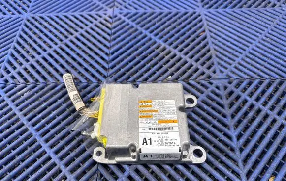 Toyota Avensis T270 Airbag control unit/module 233112105 8917005390 12170003ZF