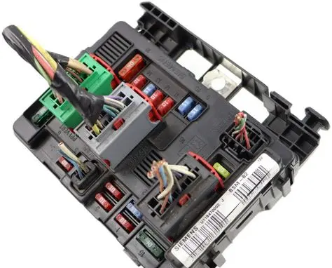 Citroen Berlingo Fuse module 9650618580 U118470002J BSMB2