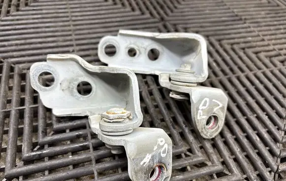 Ford Mustang VI Front door hinge set