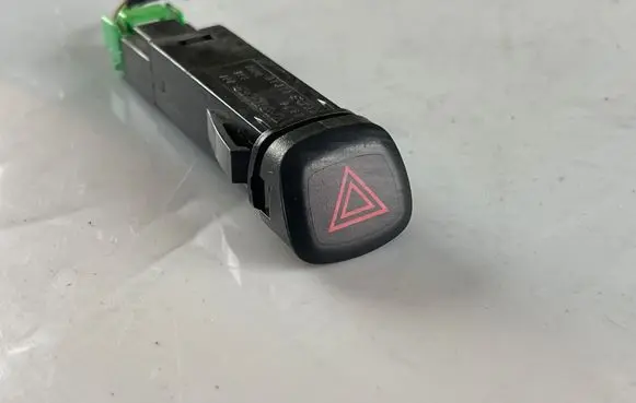 Volvo V40 Hazard light switch 9123682